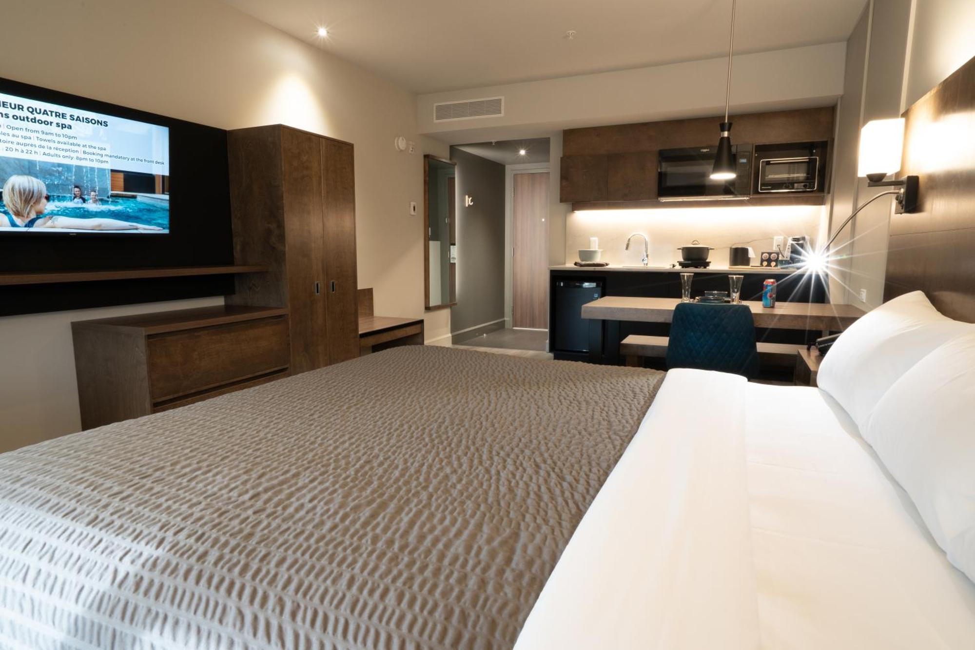 Hotel & Suites Normandin 莱维斯 外观 照片