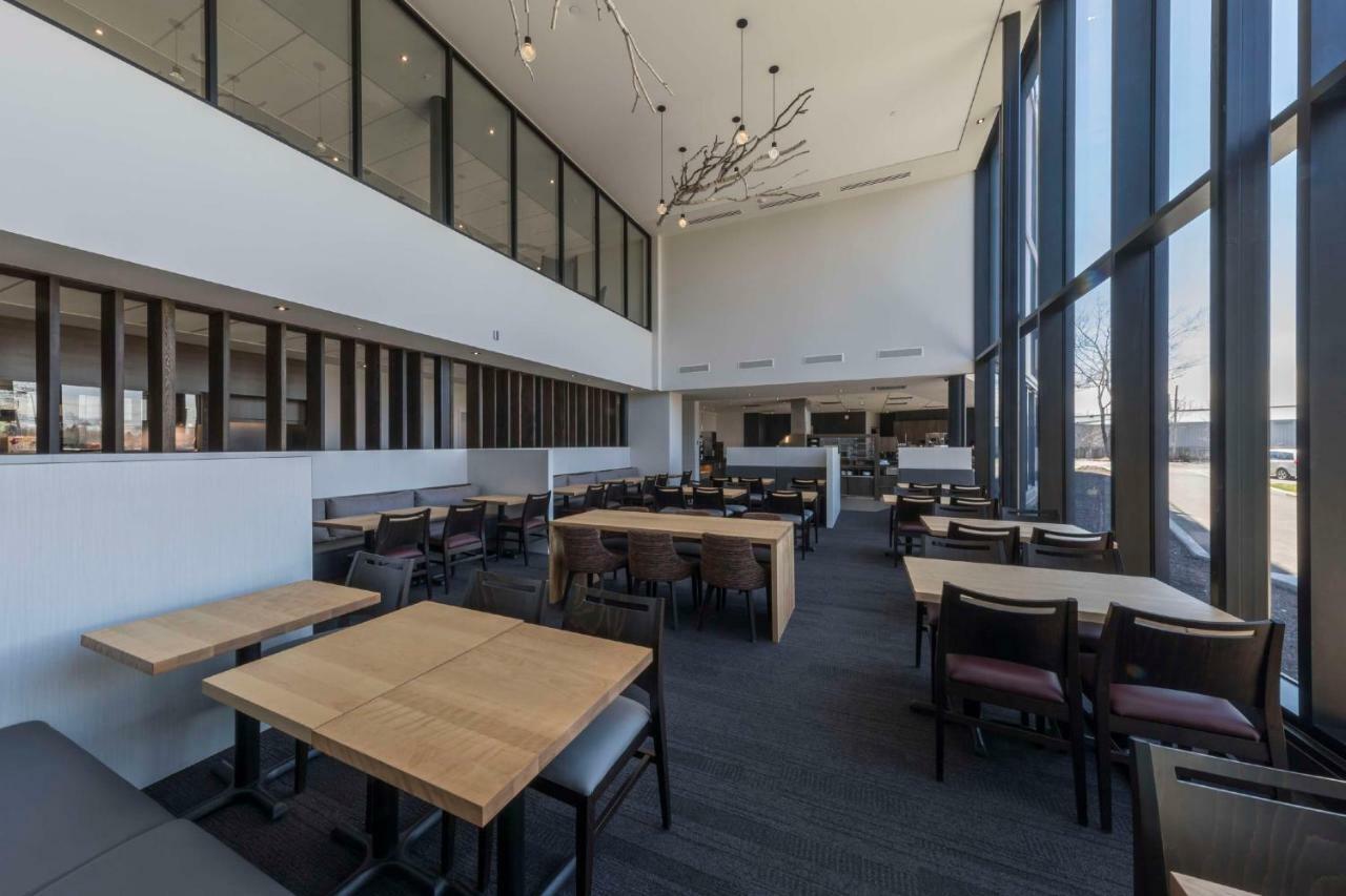 Hotel & Suites Normandin 莱维斯 外观 照片