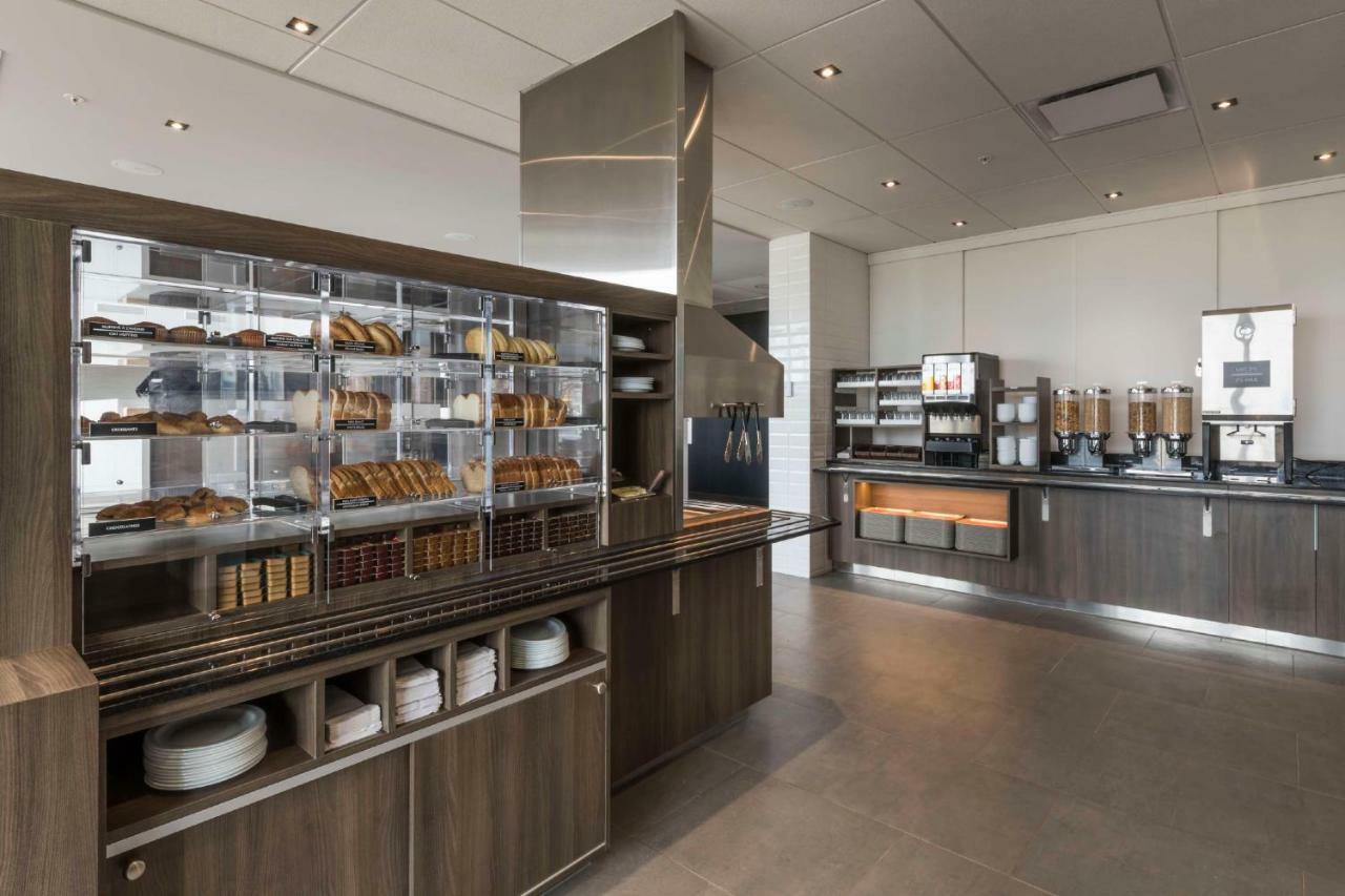 Hotel & Suites Normandin 莱维斯 外观 照片
