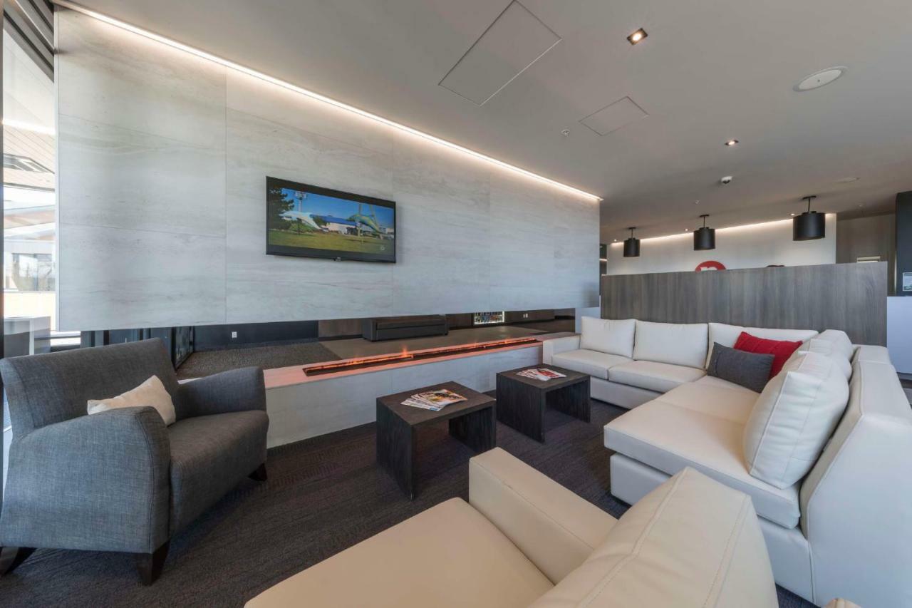 Hotel & Suites Normandin 莱维斯 外观 照片