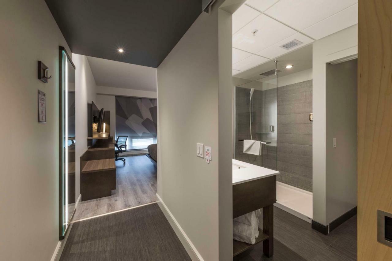 Hotel & Suites Normandin 莱维斯 外观 照片