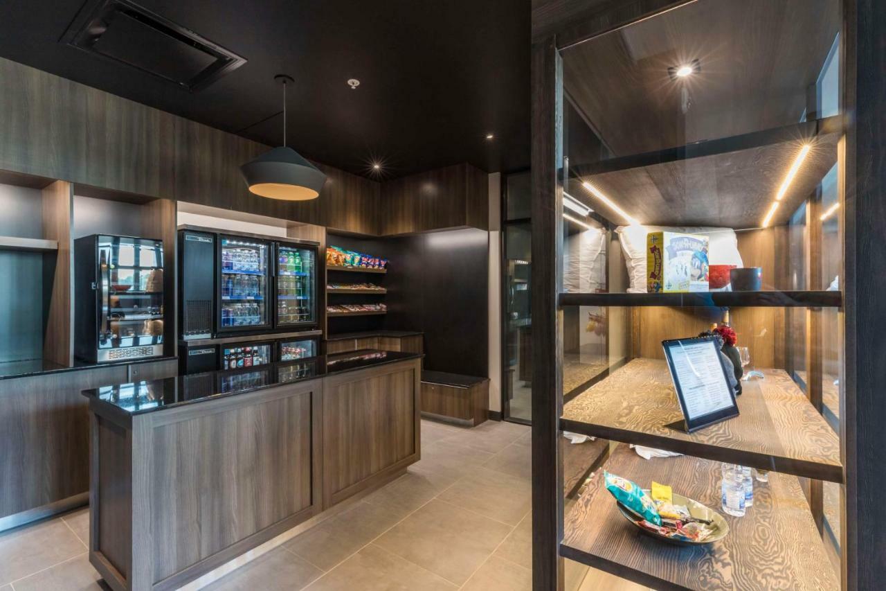 Hotel & Suites Normandin 莱维斯 外观 照片